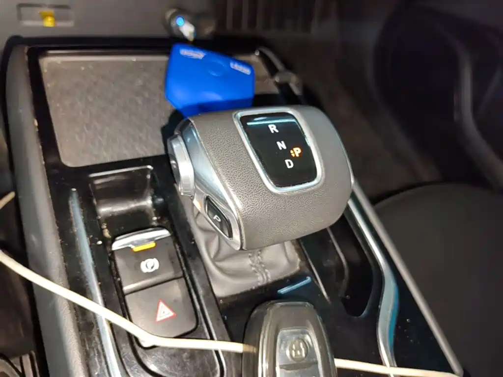 Hongqi E-QM5 2023 Basic Travel Edition фото 14