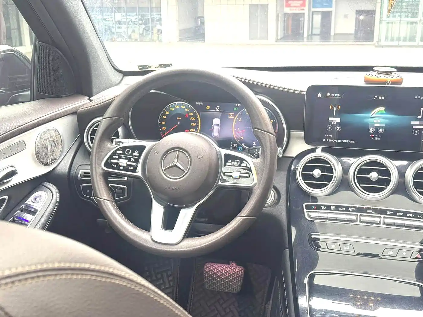 MERCEDES-BENZ GLC