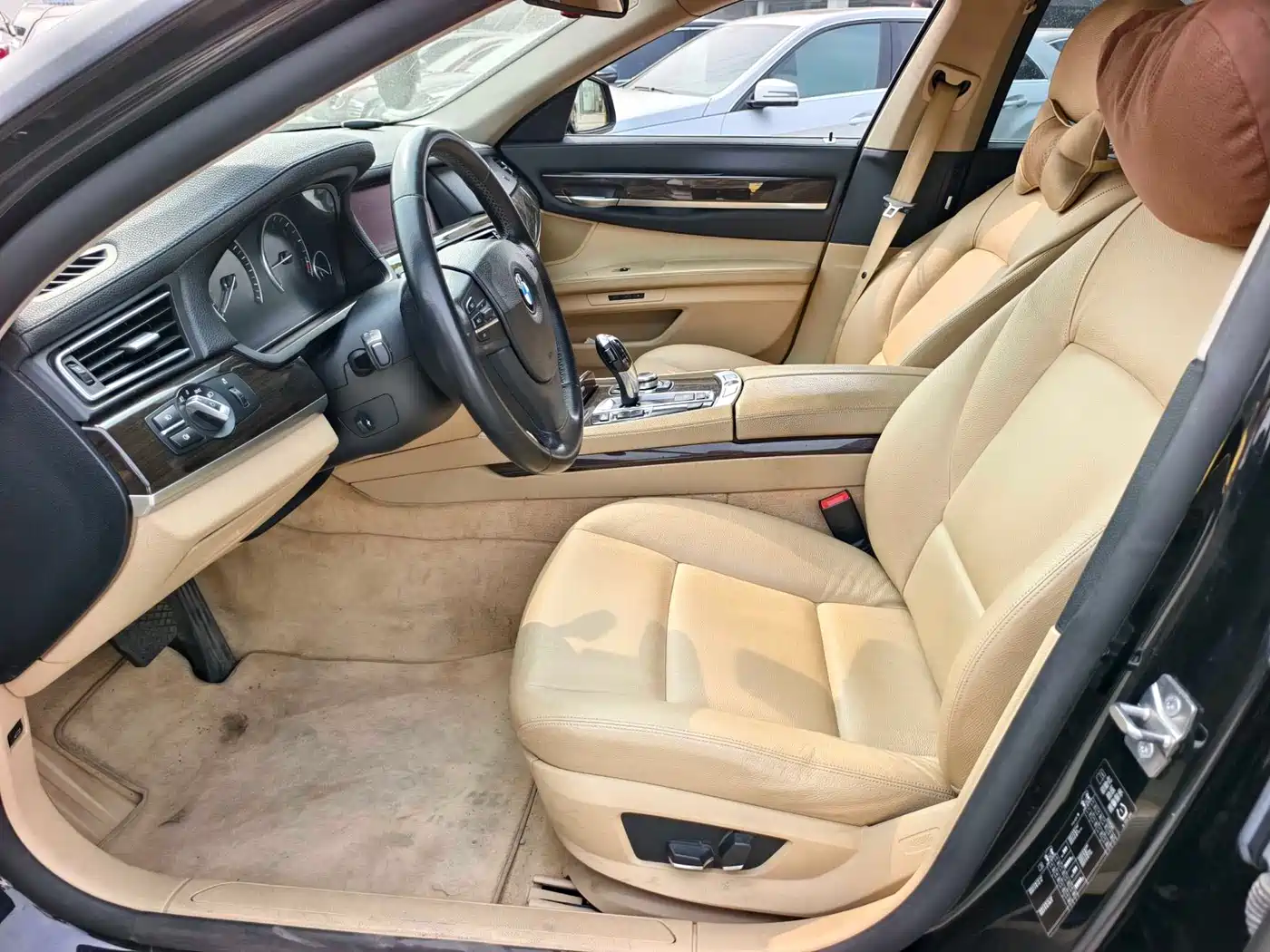 BMW 7 Series 2009 730Li Leading фото 6