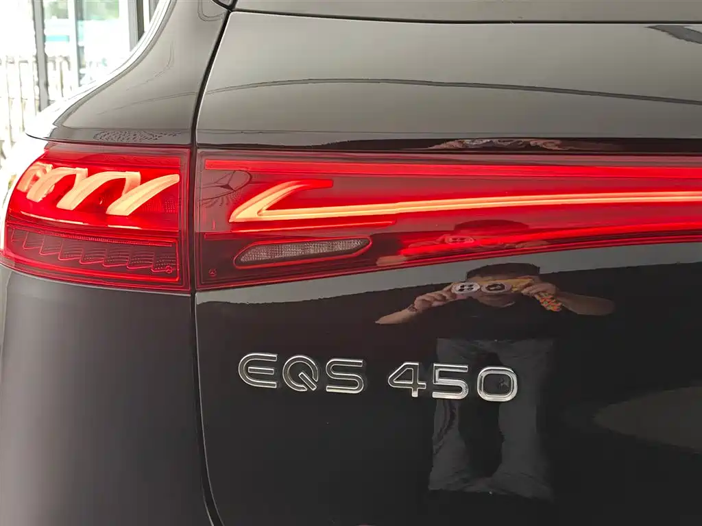 MERCEDES-BENZ EQS SUV