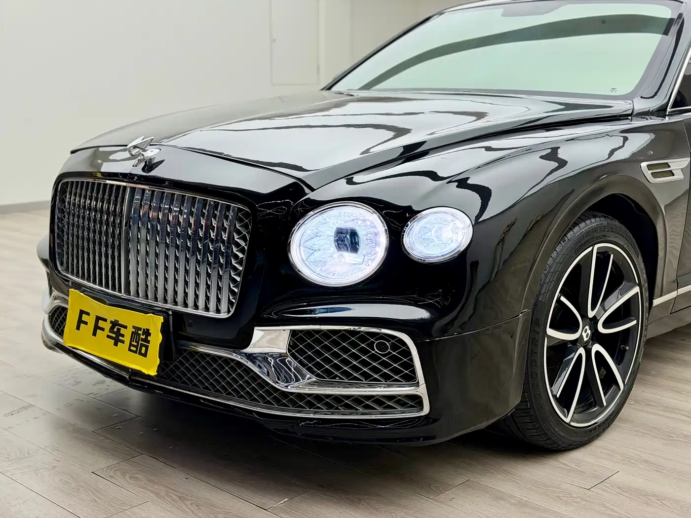 Bentley Flying Spur 2005 6.0T Standard Model фото 5