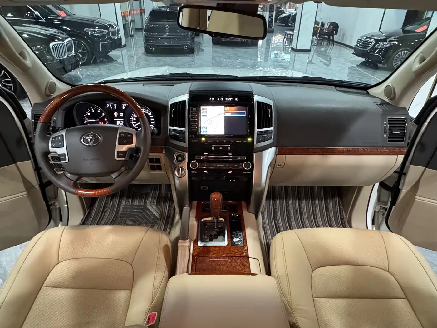 Toyota Land Cruiser 2012 4.6L Automatic VX-R фото 8