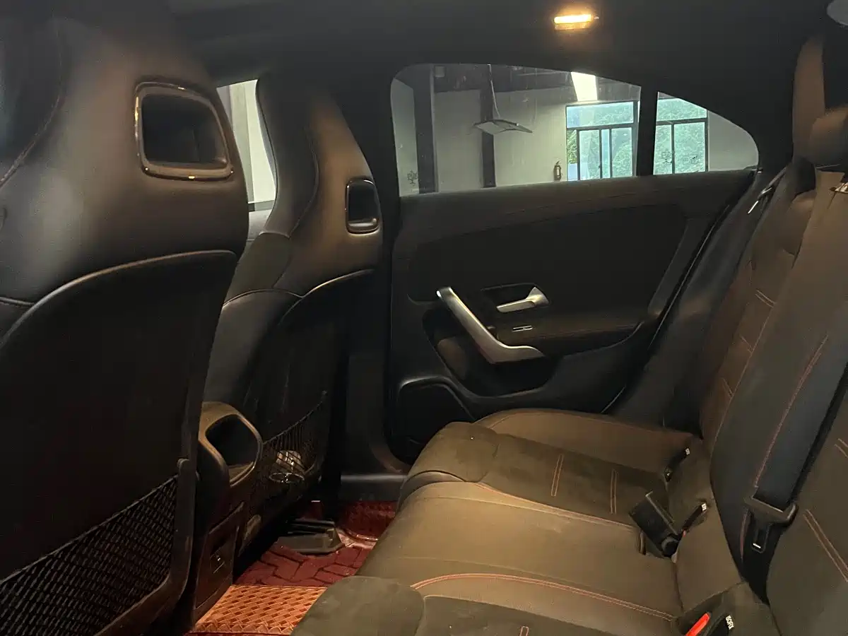 Mercedes-Benz CLA (Import) 2021 CLA 200 фото 5