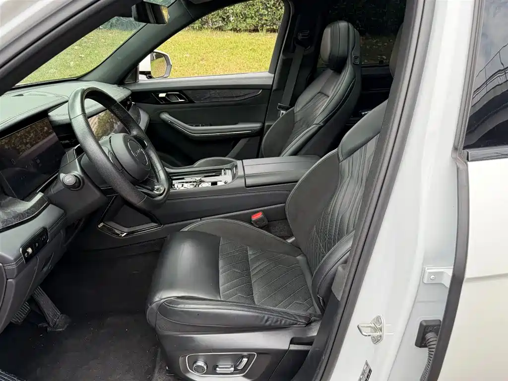 Lynk & Co 09 EM-P 2021 2.0T PHEV Pro 6-Seater фото 8
