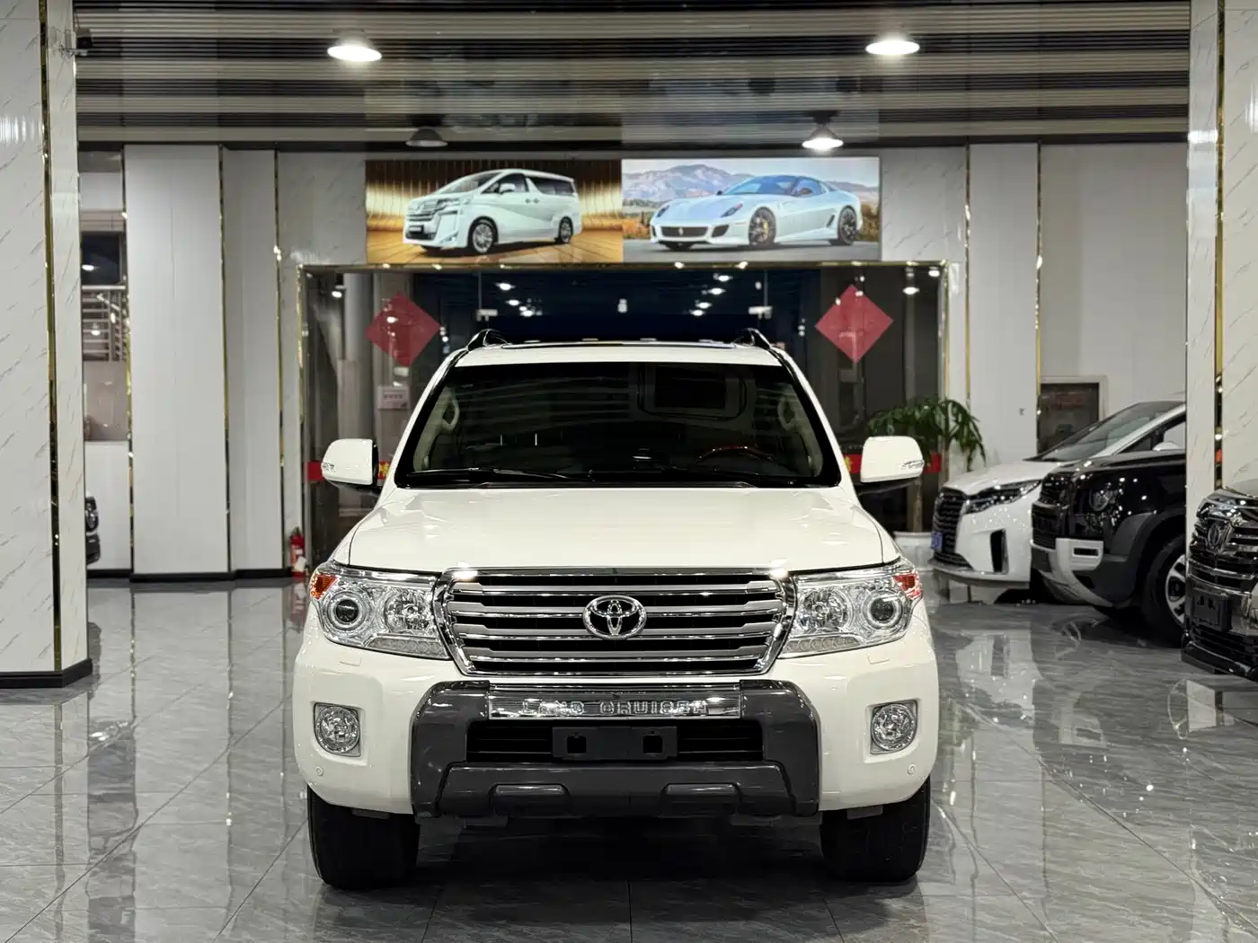 Toyota Land Cruiser 2012 4.6L Automatic VX-R фото 2