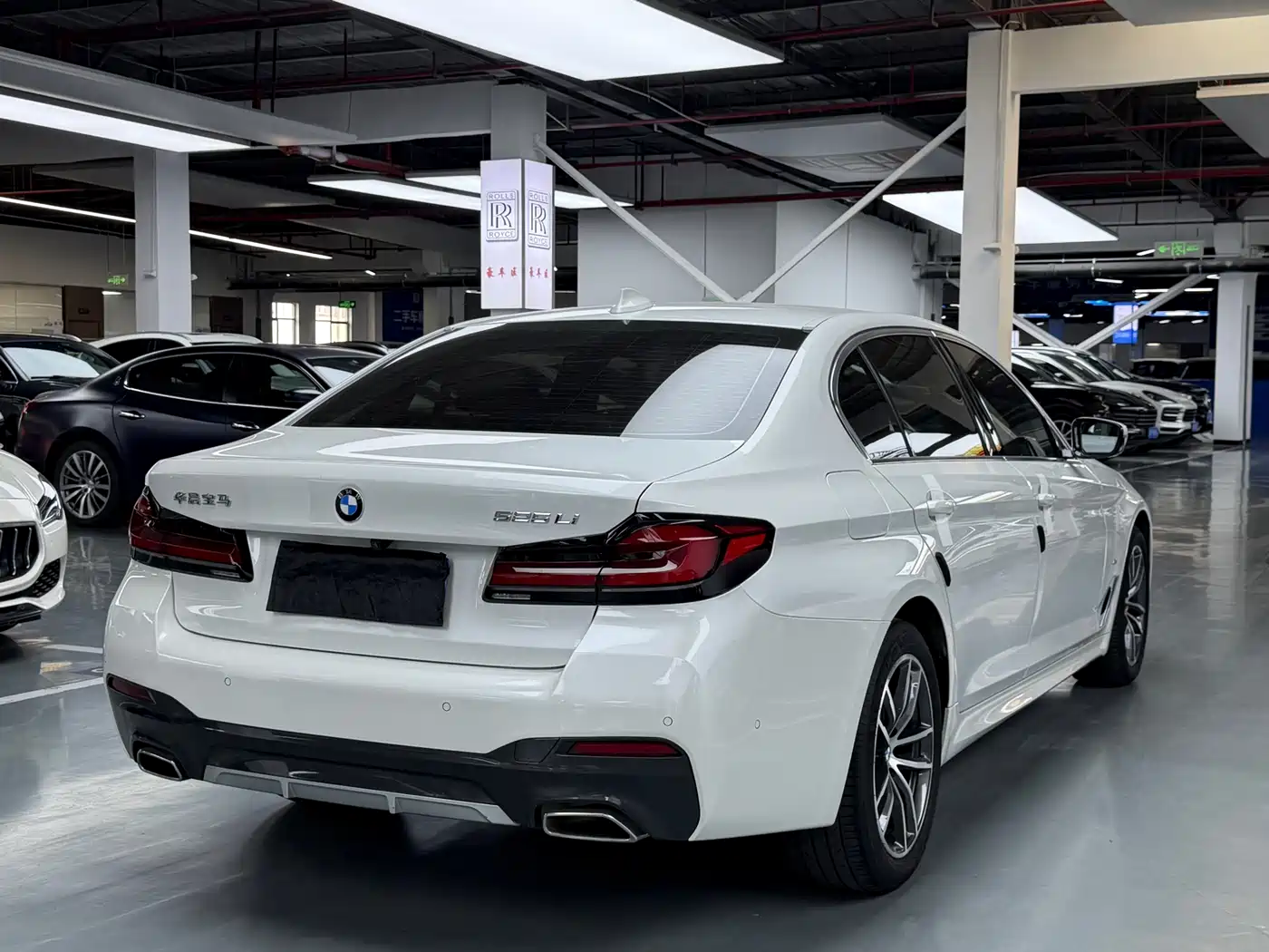 BMW 5 Series 2021 525Li M Sport Package фото 21