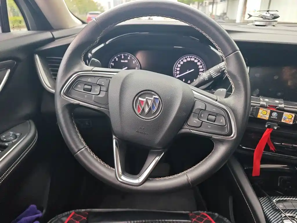 Photo 11 - Buick Envision S