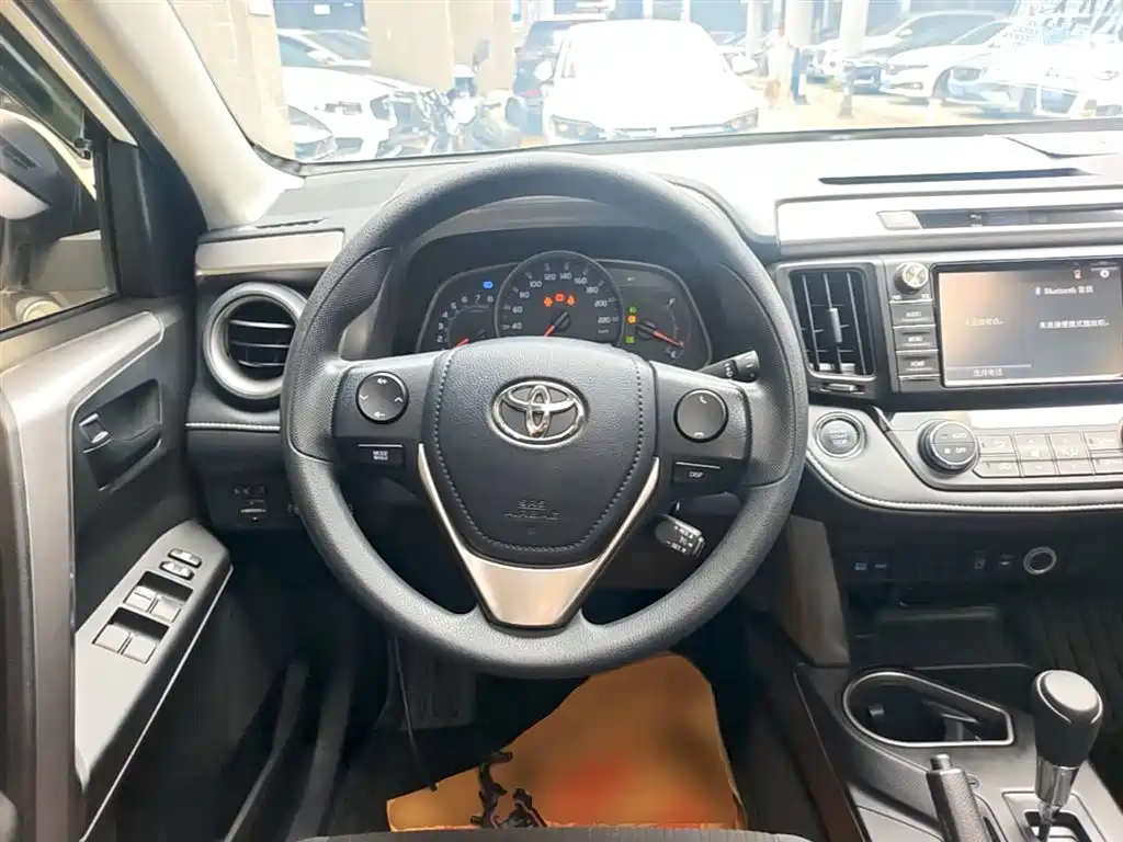Toyota RAV4 Rongfang 2016 2.0L CVT 2WD Trend (China V) фото 11