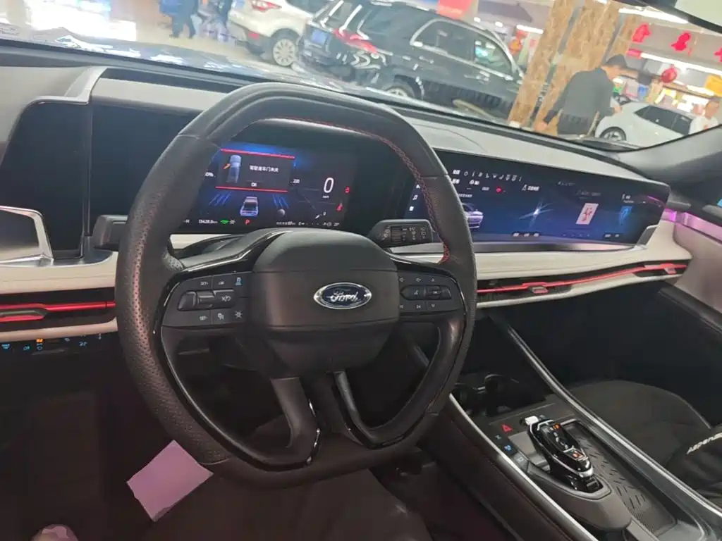 Фото 10 - Ford Edge