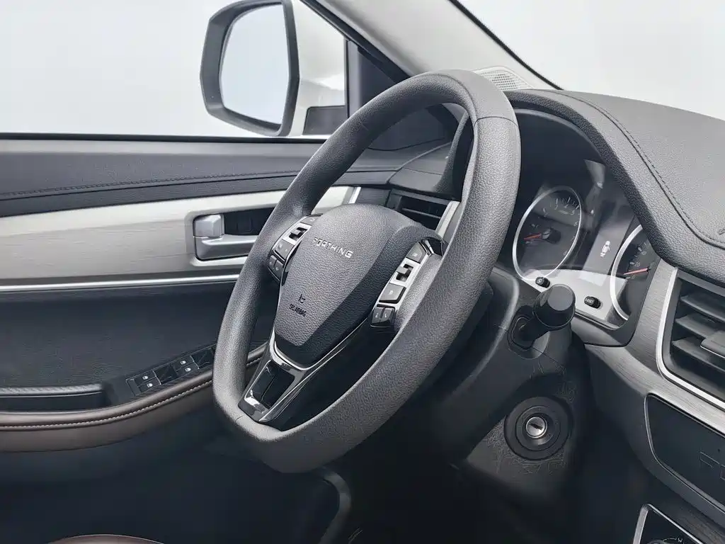 Dongfeng Fengxing Fengxing T5 2024 2024 Golden Age 1.6L CVT Dream Chaser 5-seater