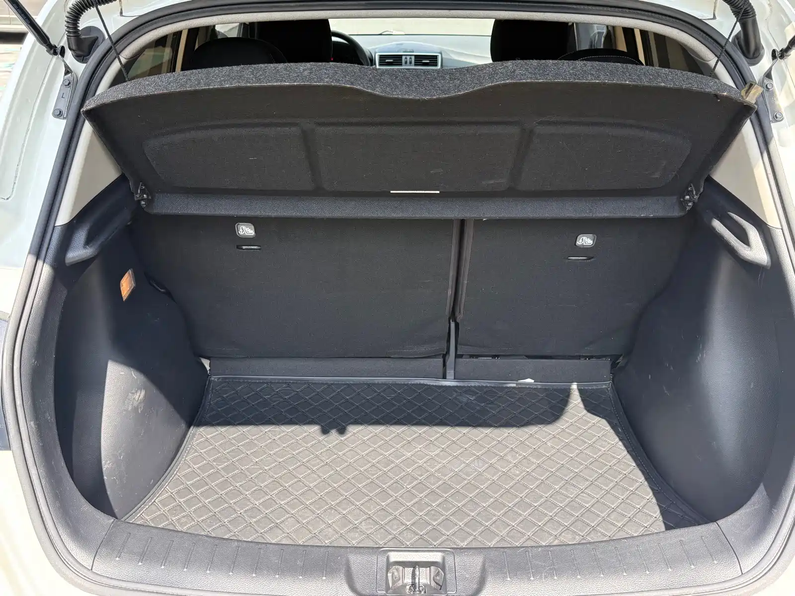 Photo 15 - Nissan Tiida