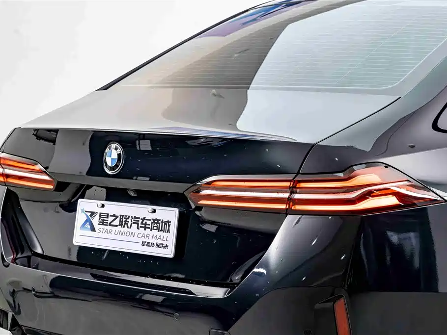 BMW 5 Series 2024 525Li M Sport Package фото 8