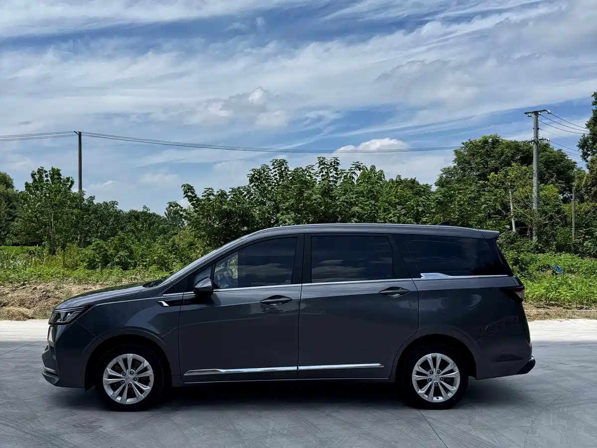 Wuling Motors Wuling Jiachen 2023 2022 1.5L Manual Joy Elite