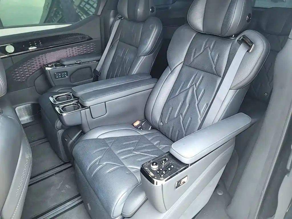 ZEEKR 009 2025 2024 6-seat Executive AWD 108kWh
