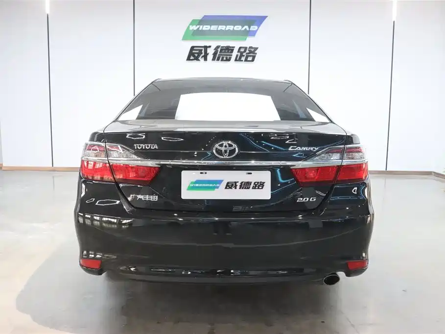 Toyota Camry 2016 2.0G 10th Anniversary Leading Edition фото 4