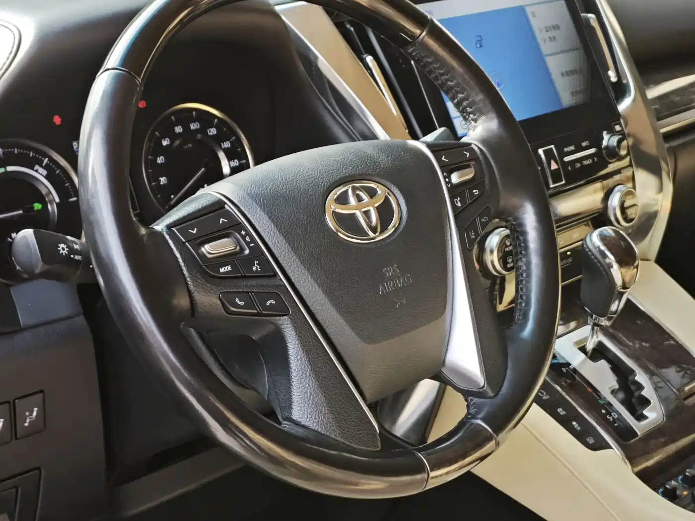 Toyota Alphard 2019 Hybrid 2.5L Premium Edition фото 4