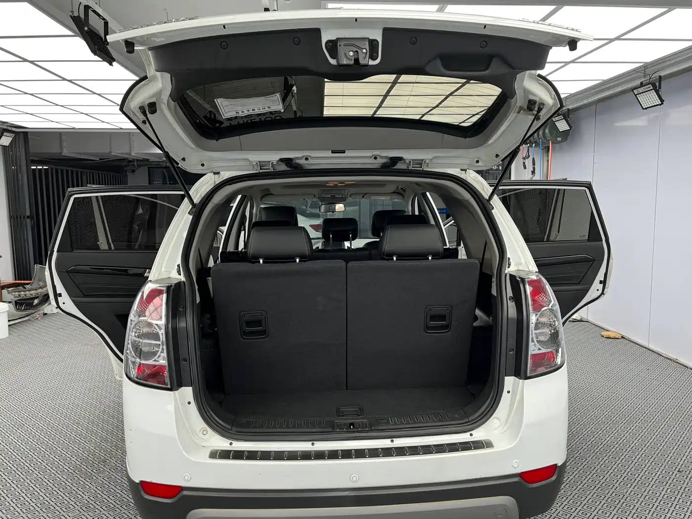 Chevrolet Captiva 2014 2.4L 4WD Luxury 5-seater фото 14