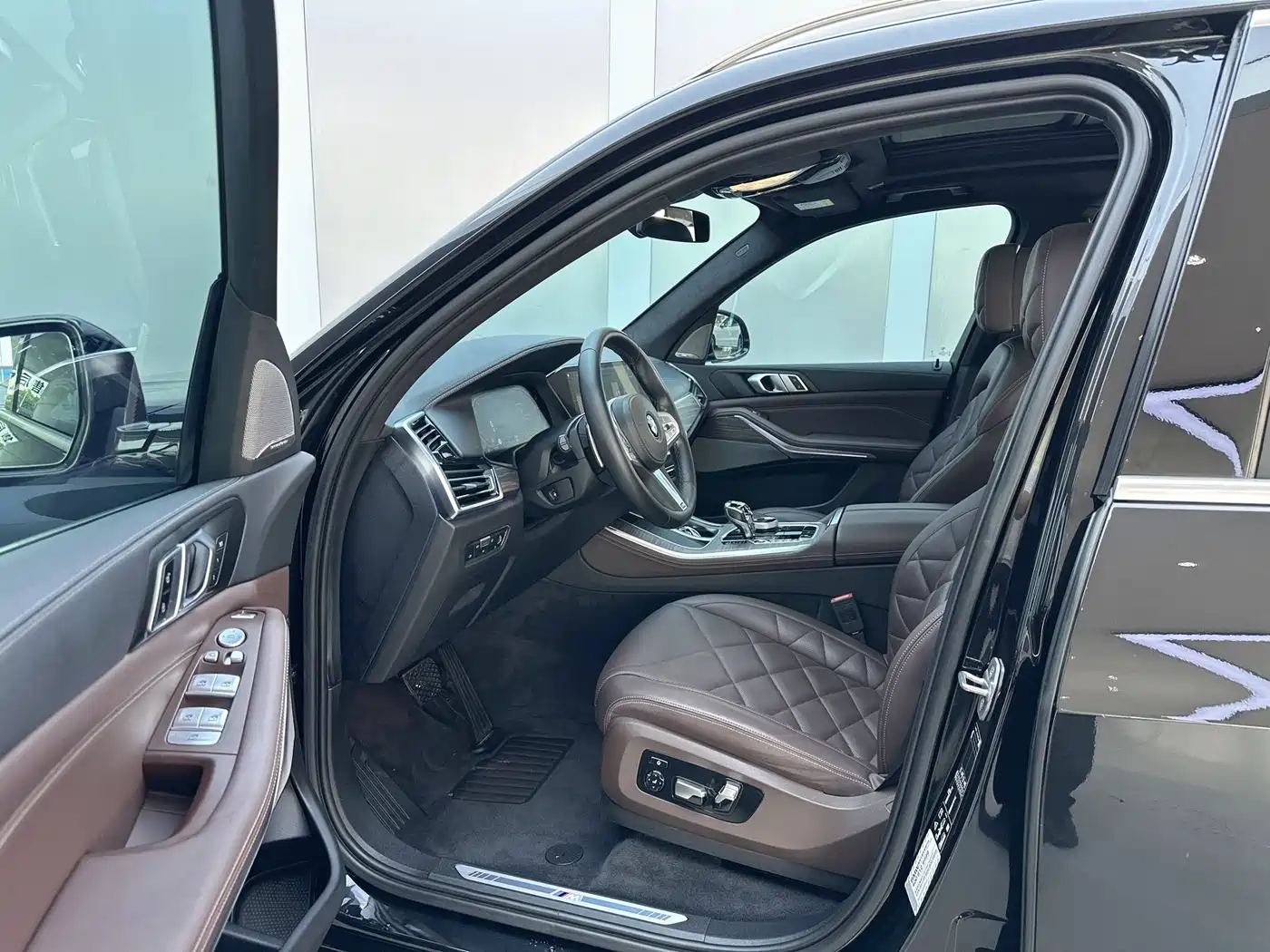 BMW X5 2022 Model xDrive 40Li M Sport Package фото 15