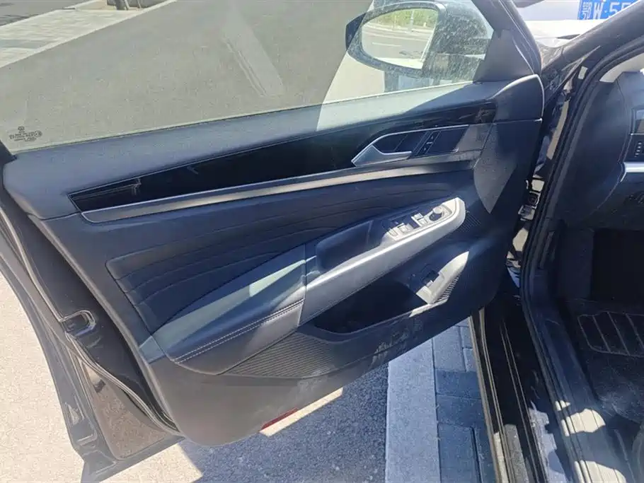 Volkswagen Passat 2024 280TSI Business Edition фото 7