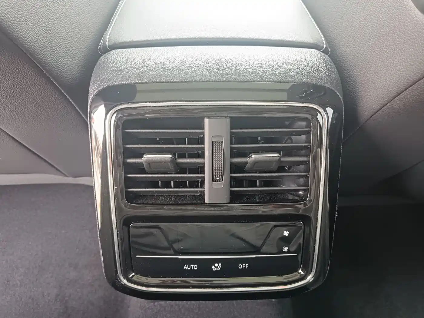 Volkswagen Passat 2024 380TSI Dragon Soaring Edition фото 19