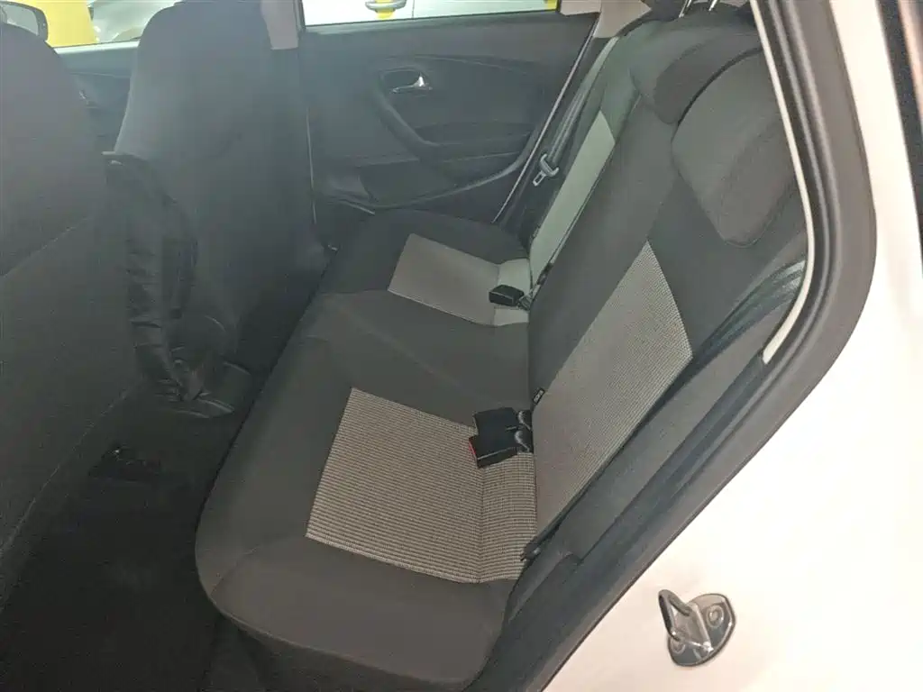Volkswagen Polo 2016 1.4L Automatic Trend фото 17