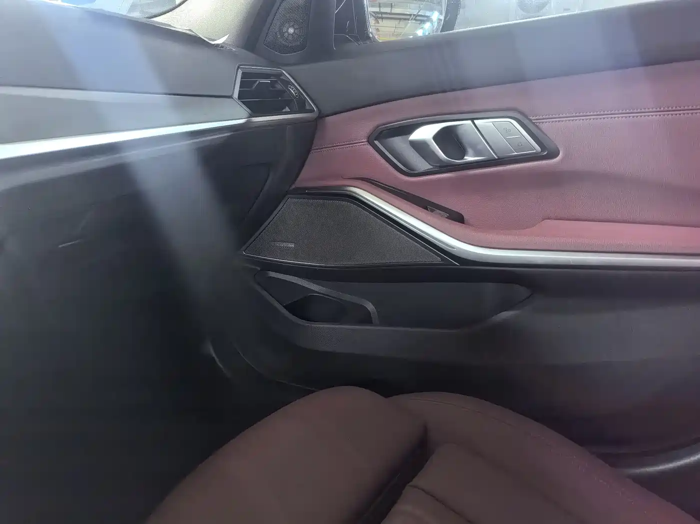 BMW 3 Series 2021 Second Facelift 330Li xDrive M Sport Shadowline Package фото 6