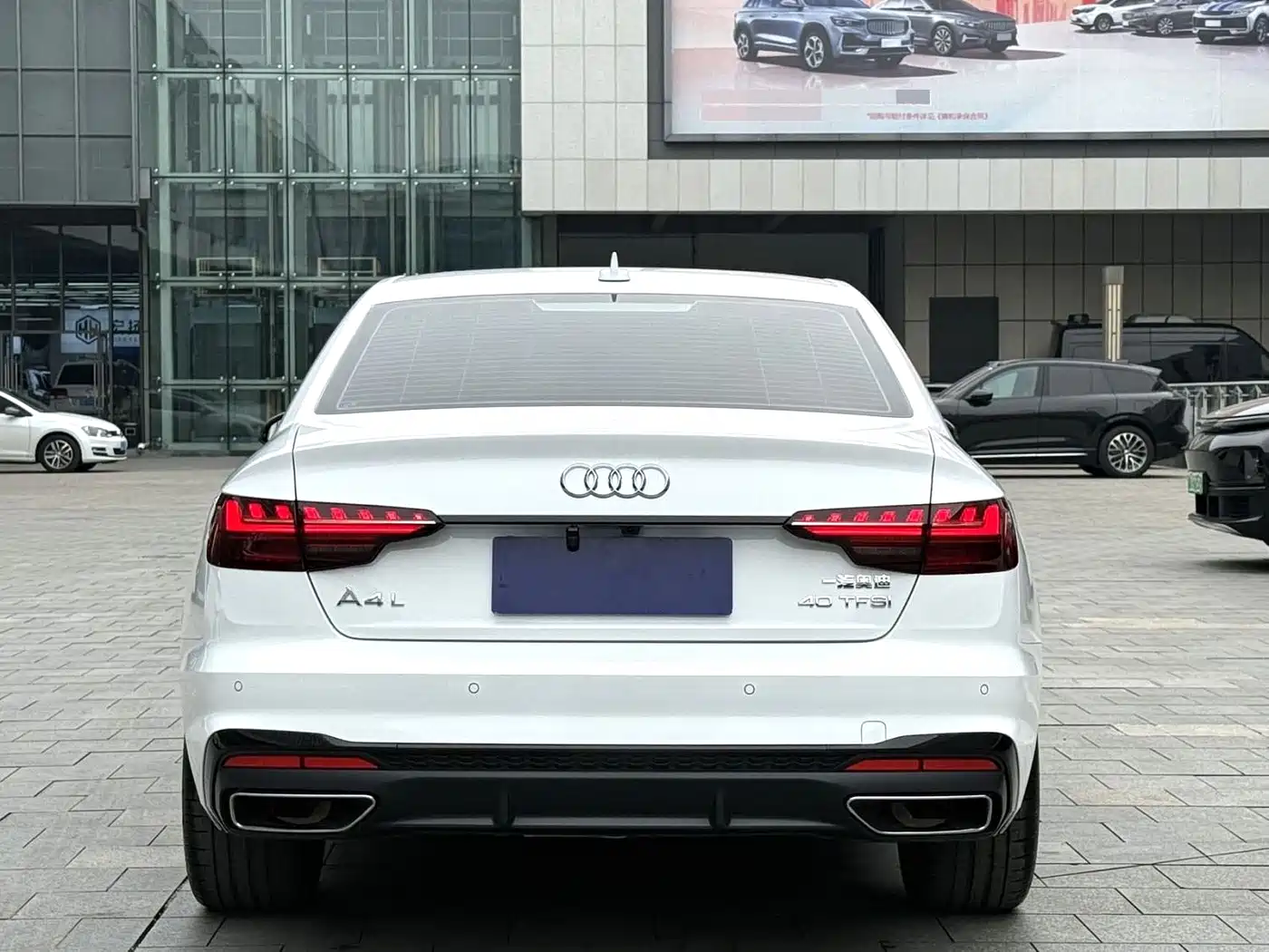 Audi A4L 2025 2 Million Celebration Edition 40 TFSI Luxury Dynamic фото 8