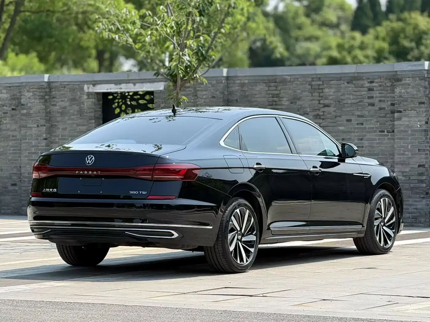 Volkswagen Passat 2025 Outstanding 380TSI Dragon Glory Edition фото 4
