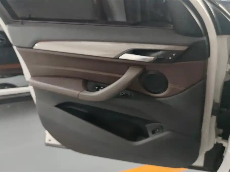 BMW X1 2019 xDrive20Li Premium Model фото 7