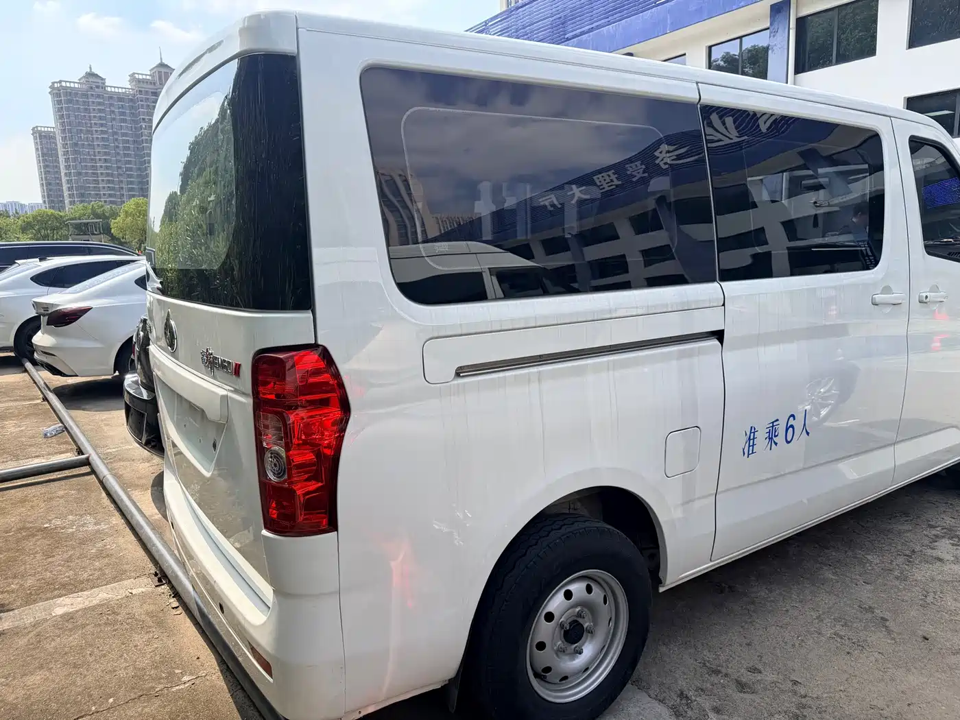 Changan Kaicheng Changan Ruixing EM60 2025 2025 Passenger Version Comfort 6-Seater 300km with Lift-up Tailgate