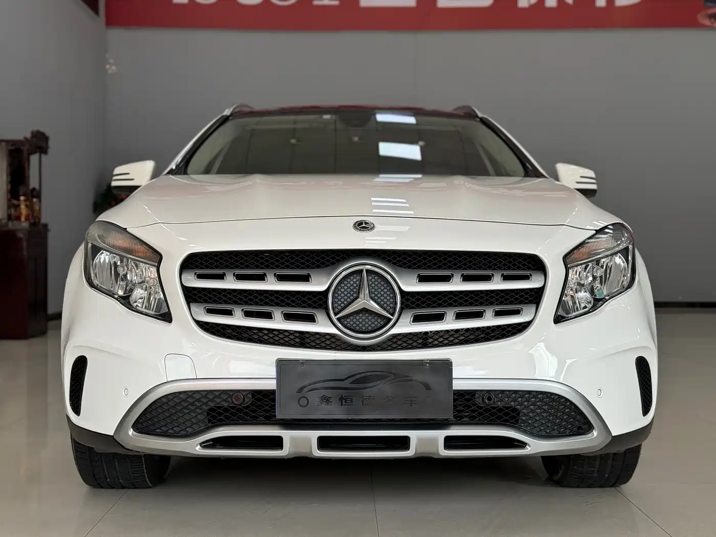 Mercedes-Benz GLA 2018 GLA 200 Fashion фото 2