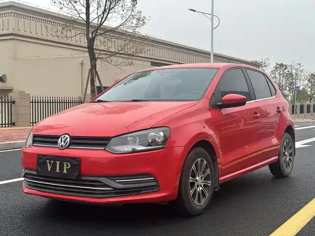 VOLKSWAGEN POLO