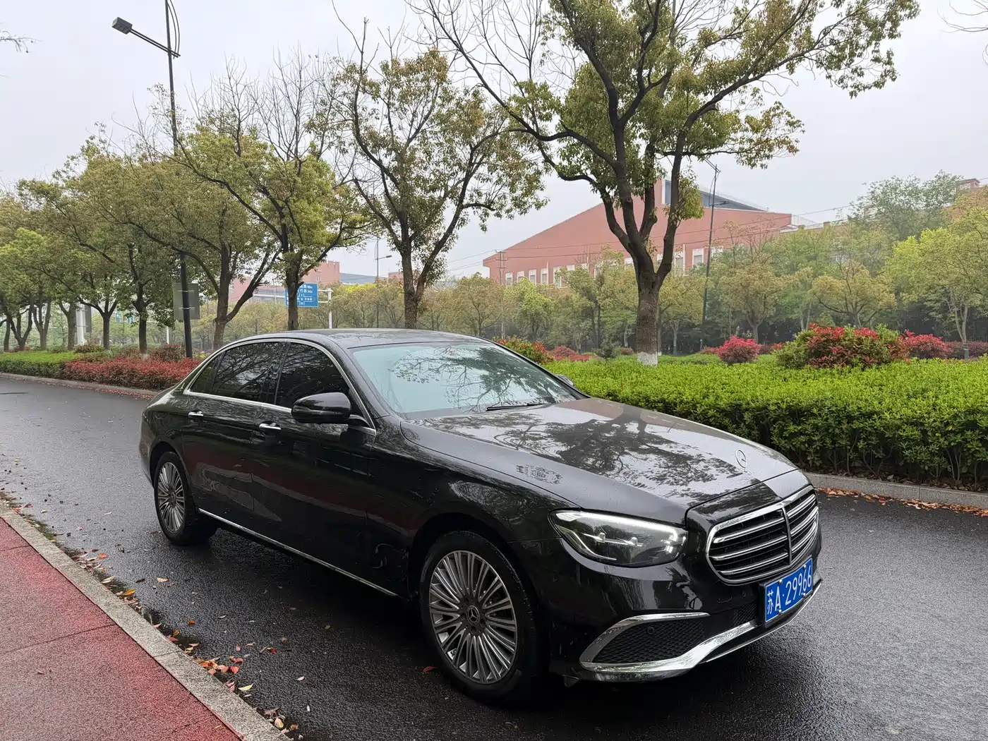 Mercedes-Benz E-Class 2022 Second Facelift E 300 L Fashion фото 3