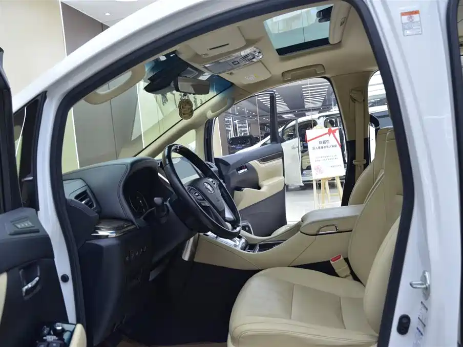 Toyota Alphard 2020 Hybrid 2.5L Premium Edition фото 4