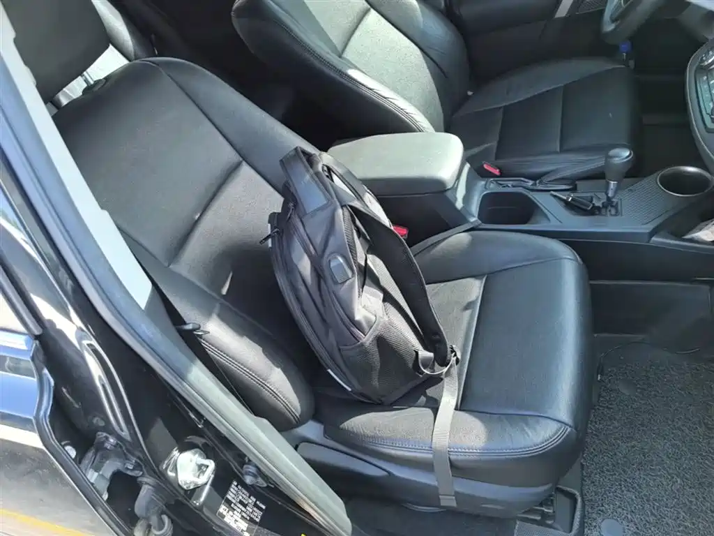 Toyota RAV4 Rongfang 2015 2.0L CVT 2WD Trend Edition фото 25