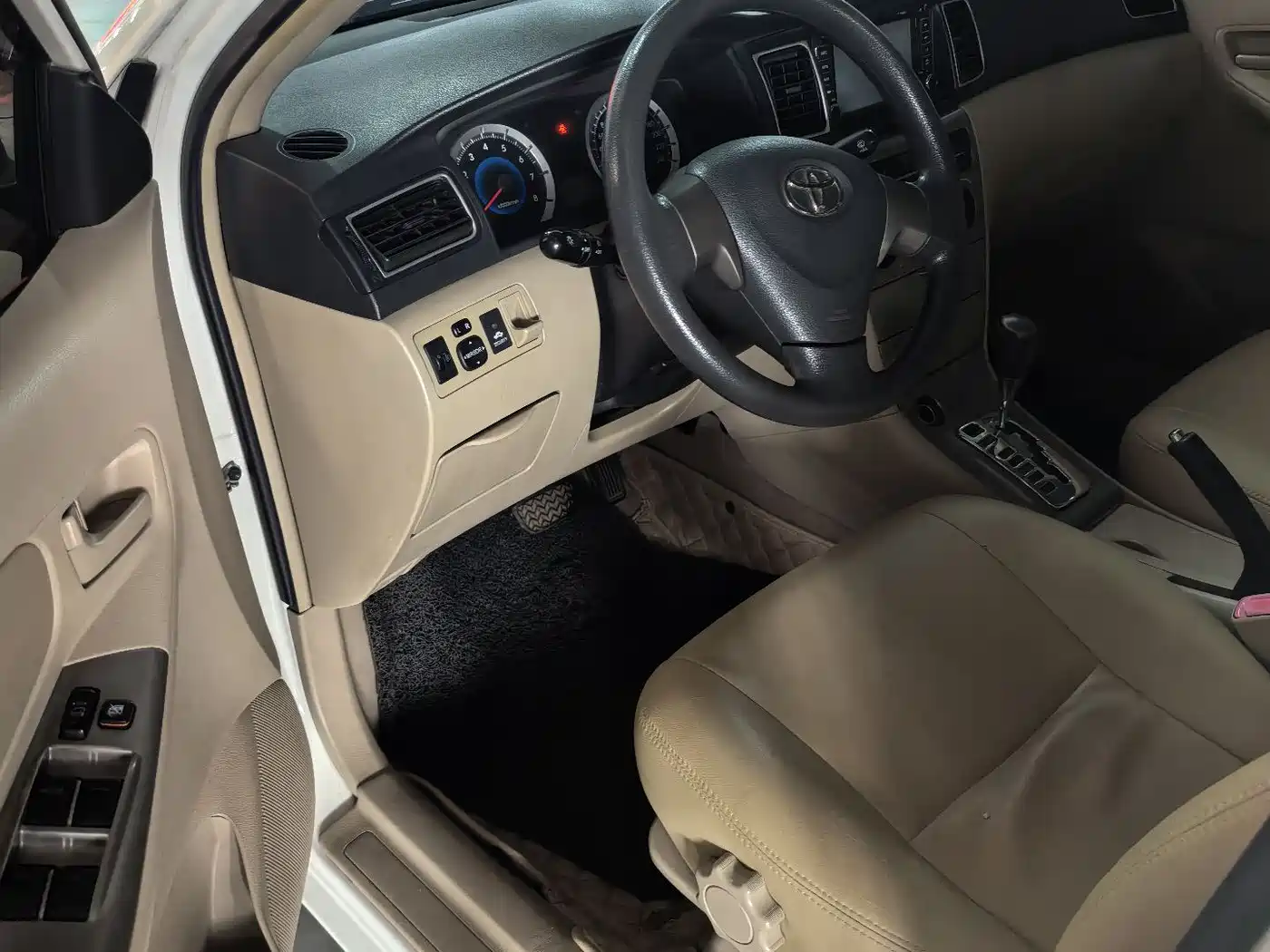 Toyota Corolla 2013 1.6L Automatic Excellence Edition фото 5