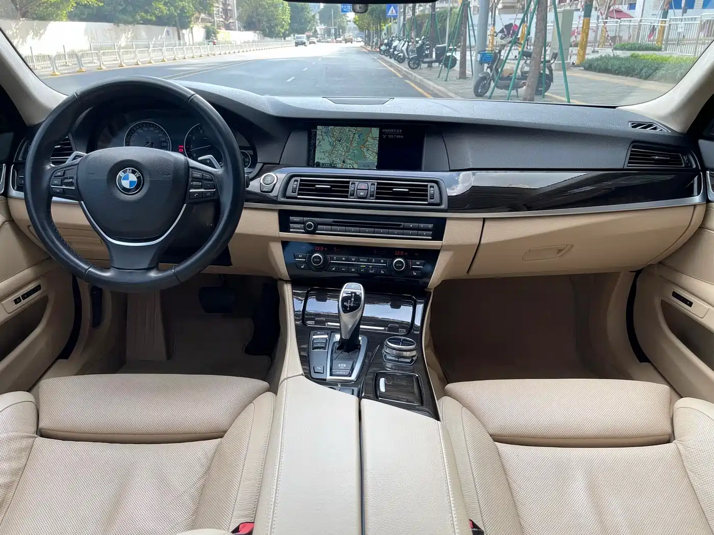 BMW 5 Series 2013 535Li Leadership фото 7