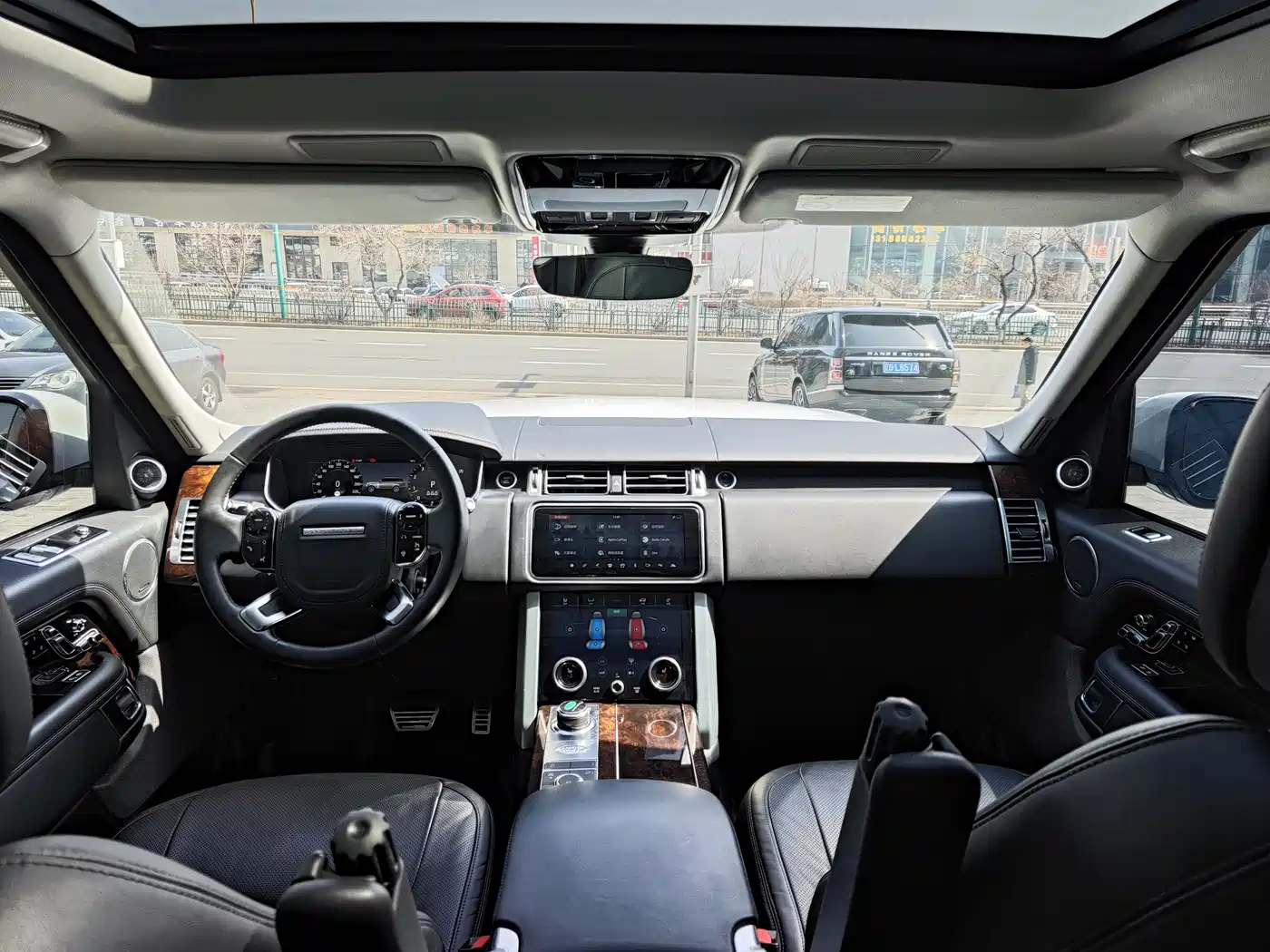 Land Rover Range Rover 2020 3.0 L6 Heritage Extended Edition фото 21