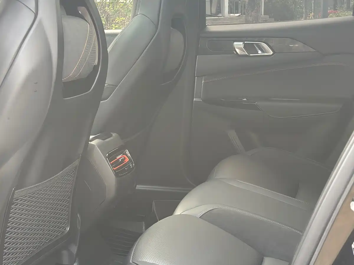 LYNK & CO. 02 HATCHBACK