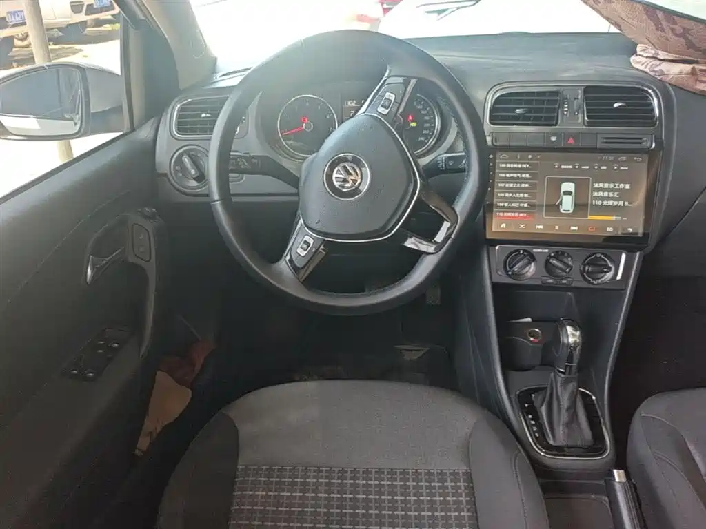 Volkswagen Polo 2016 1.6L Automatic Comfort фото 11