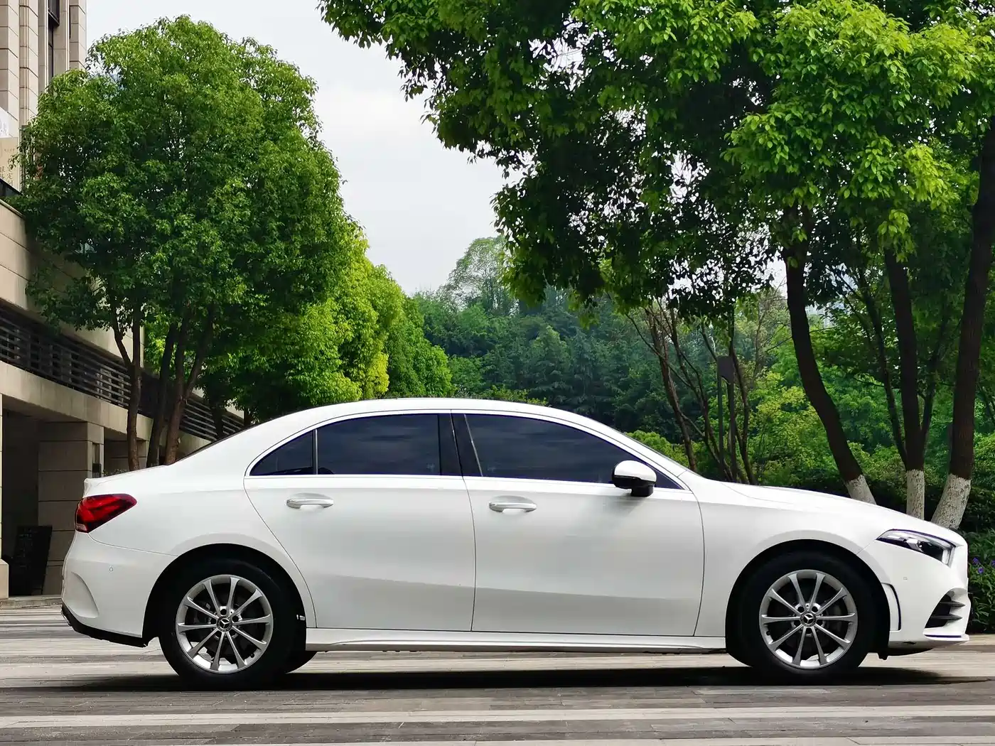 Mercedes-Benz A-Class 2022 A 200 L Sport Sedan Dynamic фото 3