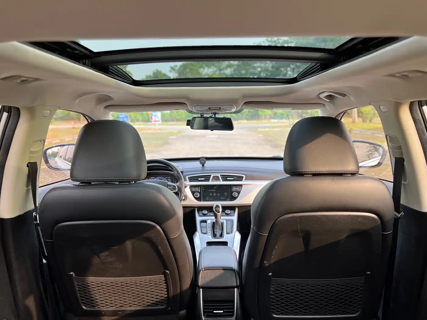 Фото 28 - Geely Atlas