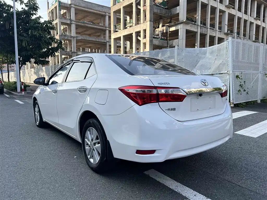 Toyota Corolla 2014 1.6L CVT GL фото 3