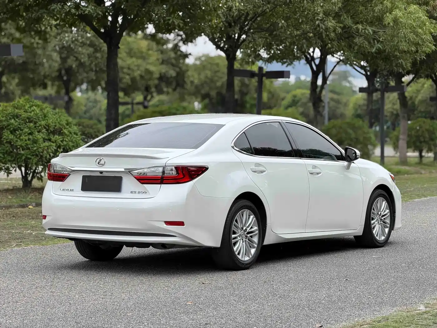 Photo 7 - Lexus ES