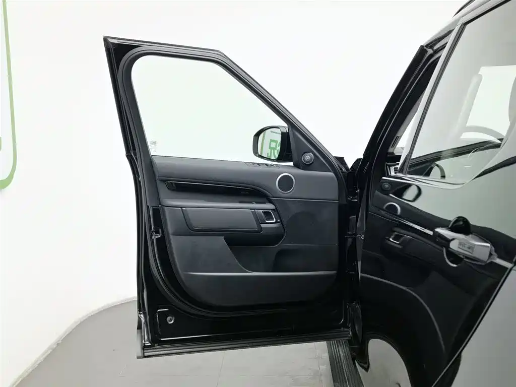 Land Rover Discovery 2019 3.0 SC V6 SE фото 8