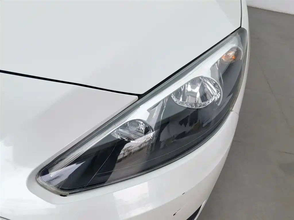 Peugeot 308 2014 Model Joy Edition Classic 1.6L Automatic Superior Style фото 7