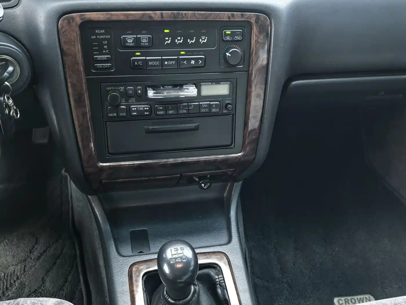 Toyota Crown фото 11