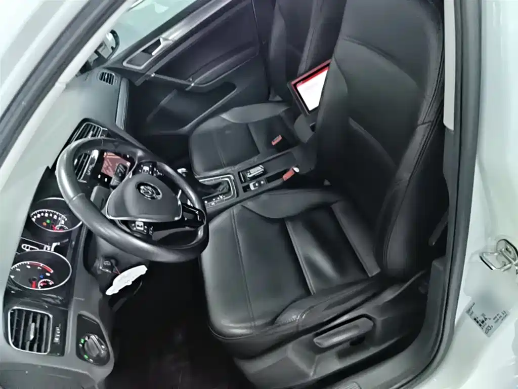 Volkswagen Golf 2020 Beloved Edition 280TSI DSG Comfort фото 15