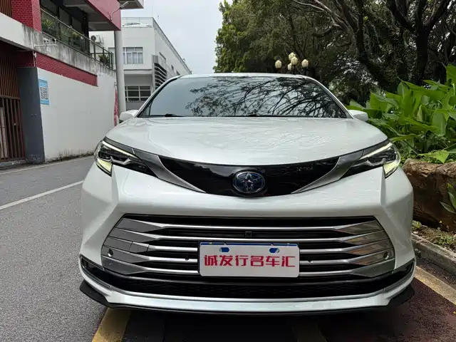 Toyota Sienna 2021 2.5L Hybrid Platinum Edition