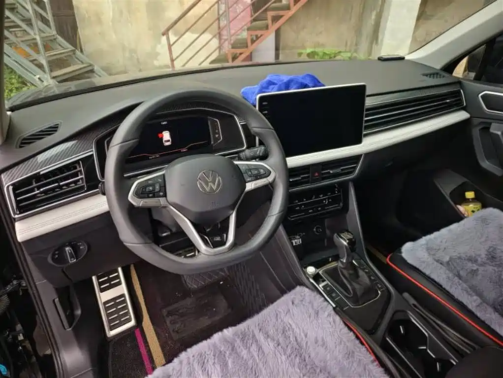 Volkswagen Tiguan L 2025 330TSI Automatic 2WD R-Line Dragon Glory Edition фото 8